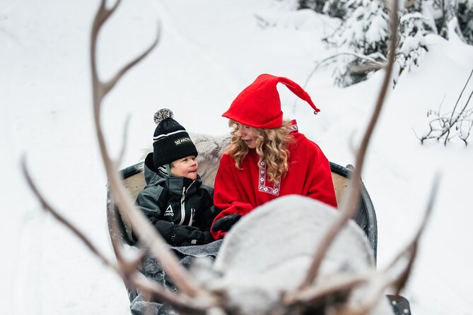 2km Sleigh Ride & Feeding Experience at Traditional Reindeer Farm - Pickup and farm arrival: time matters in winter
