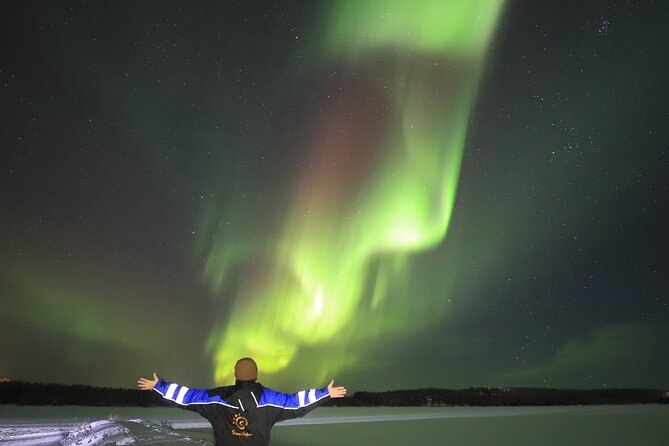 Chasing Aurora with Photographer - Small Group - Meeting point and pickup at Sunny Safari in Rovaniemi