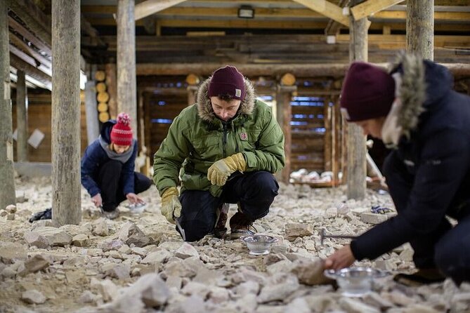 Full-Day Snowshoeing Adventure in Amethyst Mine Pyhä Luosto - What to wear for 7.5 hours in Lapland snow