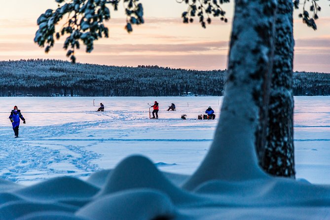 Ice Fishing Trip in Rovaniemi - Ice Fishing in Rovaniemi: What This 3-Hour Trip Feels Like