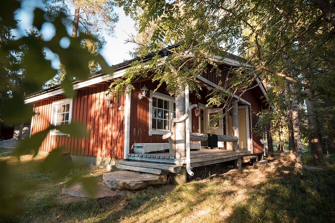 Private Lappish evening in the wilderness with traditional sauna and dinner - Sauna time: wood heat, towels, slippers, and real relaxation