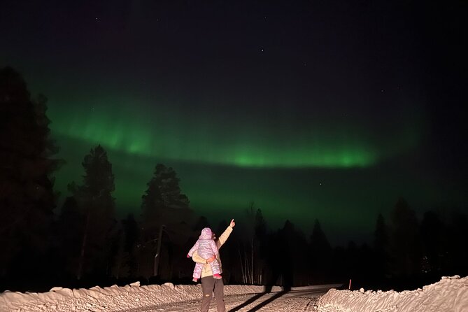 Private Northern Lights Hunting Tour Rovaniemi - WiFi for Live Sharing: A Small Feature With Big Emotional Payoff