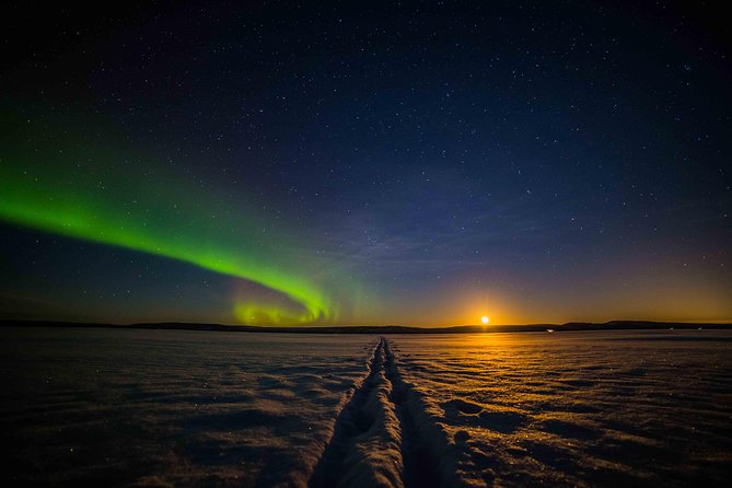 Private Northern Lights photography tour in Rovaniemi - Warm drinks, snacks, and the calm that helps you keep shooting