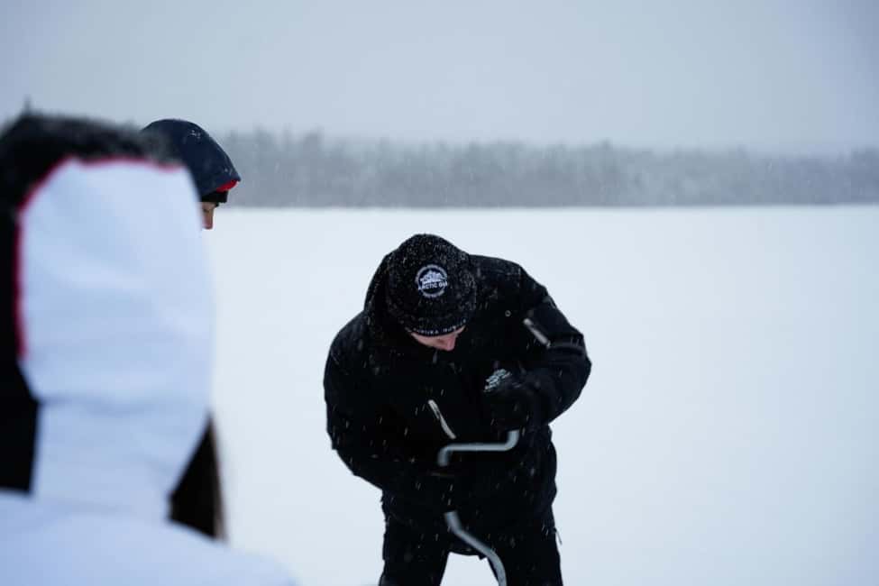 Rovaniemi: Ice Fishing Small Group Tour & Barbeque - The warm reset: hot drinks and a grilled sausages BBQ