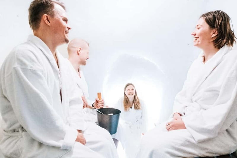 Rovaniemi: Ice Restaurant Dinner with Snow Sauna & jacuzzi - Dinner inside the Ice Restaurant: menu choices that make the night feel worth it
