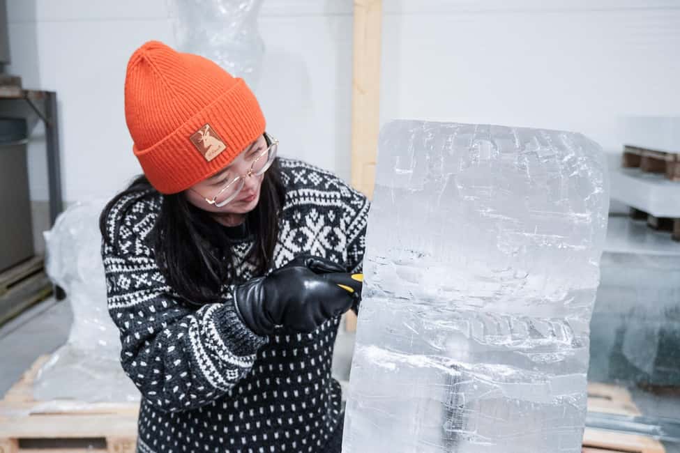 Rovaniemi: Ice sculpting experience - Entering the SnowHotel experience: the guided tour (45 minutes)