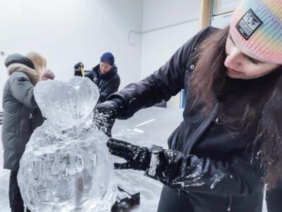 Rovaniemi: Ice sculpting experience - How the 5-hour day runs: pickups, coach time, and your pace
