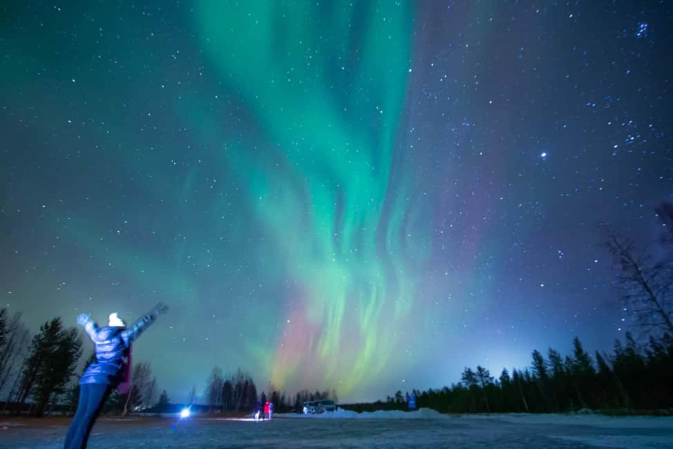 Rovaniemi: Northern Lights Guided Tour with Pro Camera - Rovaniemi’s Northern Lights in 4 hours: what the experience feels like