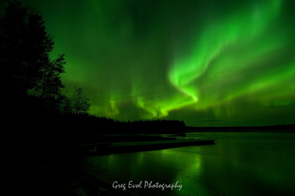 Rovaniemi: Northern Lights Hunting in Lappish old cottage - First to the dark skies: Rovaniemi pickup and night-drive rhythm