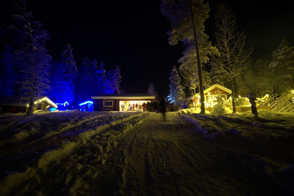 Rovaniemi: Northern Lights Hunting in Lappish old cottage - Waiting for aurora: starry sky, open fire, and Lappish BBQ