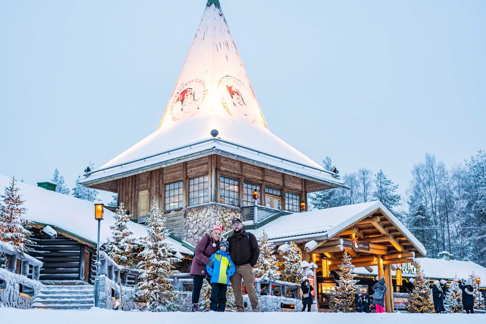 Rovaniemi: Private Pro Photoshoot in Santa Claus Village - Santa Claus Village at a pro level (not a random selfie spree)