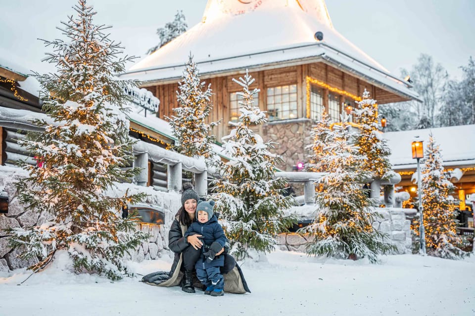 Rovaniemi: Private Pro Photoshoot in Santa Claus Village - Flexibility: a real-world example of adjusting the shoot
