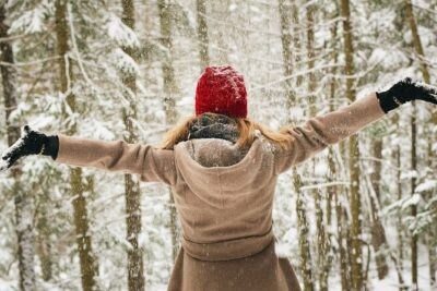 Rovaniemi: Private Winter Wonderland Photoshoot Tour - How the Photographer Works: Tailored Poses in Arctic Conditions
