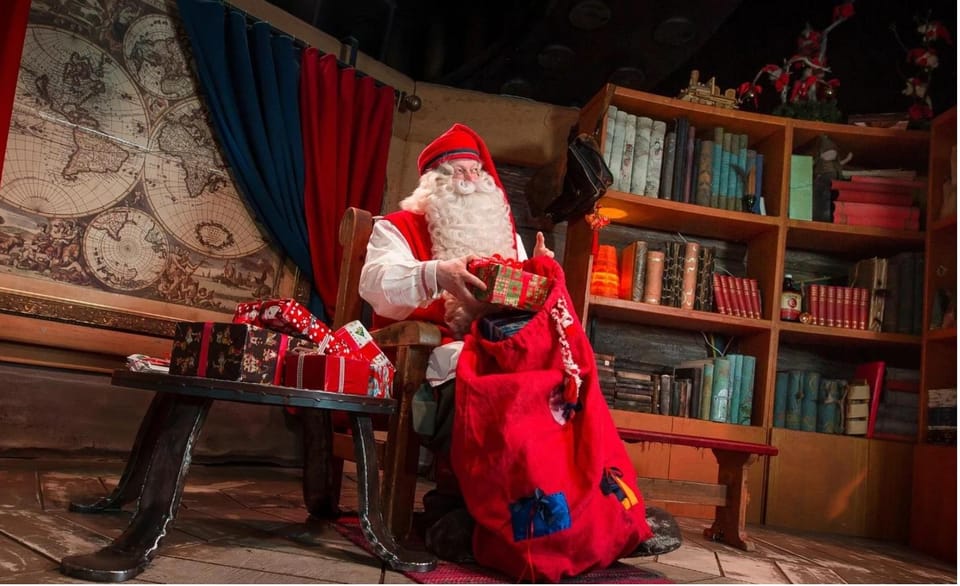 Rovaniemi: Santa Claus Village + Husky & Reindeer Sled Ride - Staying Warm: Hot Berry Juice and Cookies During the Cold Stretch
