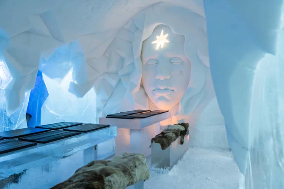 Rovaniemi: Snow Hotel Tour and Ice Restaurant Dinner - Inside the Ice Restaurant: 3 courses in a room made for winter photos