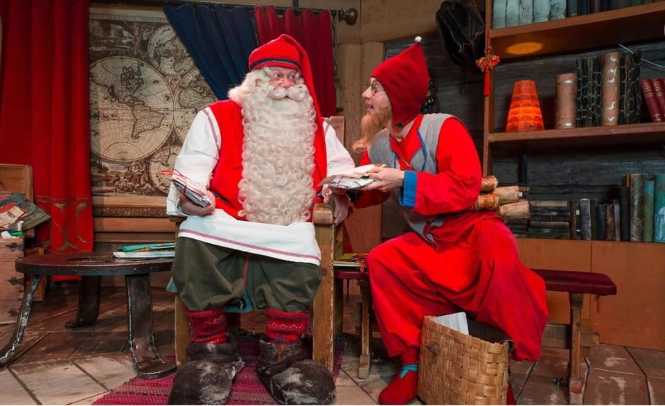 Rovaniemi: Tour to Santa Claus Village with Hotel pick up - The guide experience in English: when it’s a helpful chat versus a quick orientation