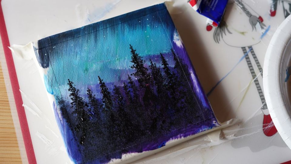 Rovaniemi: Workshop - Aurora painting - Tea, cookies, and Finnish sweets keep the pace human